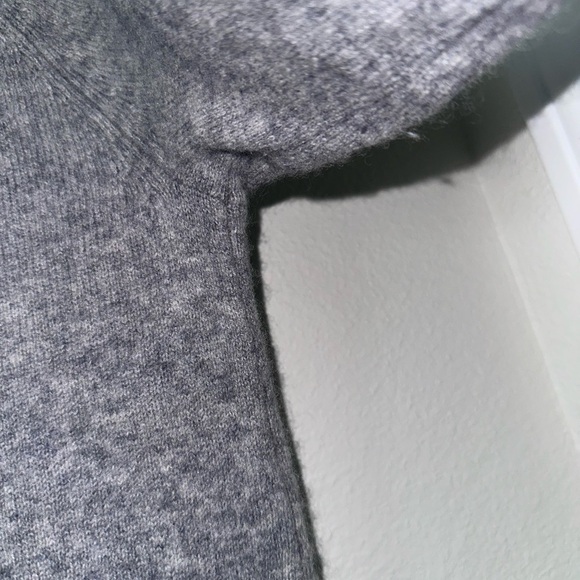 Women’s Halogen Cashmere Gray Knit Sweater size Small - Picture 4 of 4
